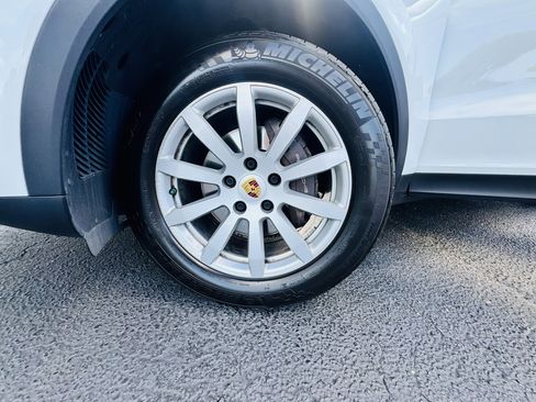Used 2019 Porsche Cayenne AWD/4WD image 12