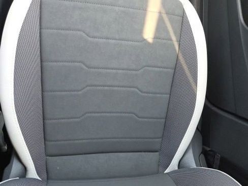 Used 2025 Volkswagen Taos SE FWD image 20