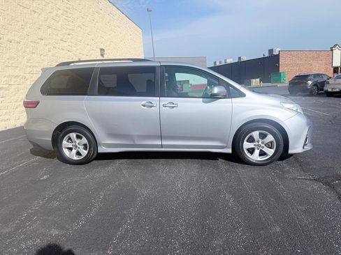 Used 2020 Toyota Sienna LE FWD image 6