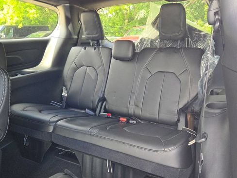 New 2027 Chrysler Pacifica LX FWD image 18