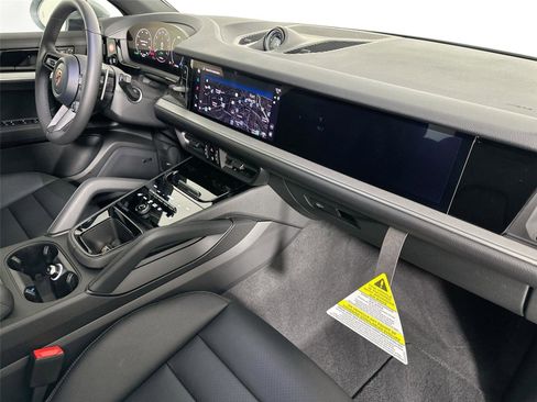 Certified 2026 Porsche Cayenne E-Hybrid AWD/4WD image 29