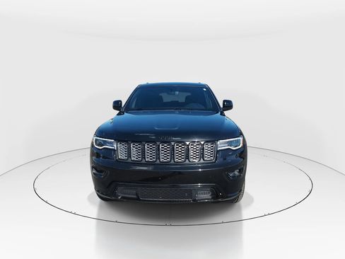 Used 2020 Jeep Grand Cherokee Altitude image 3