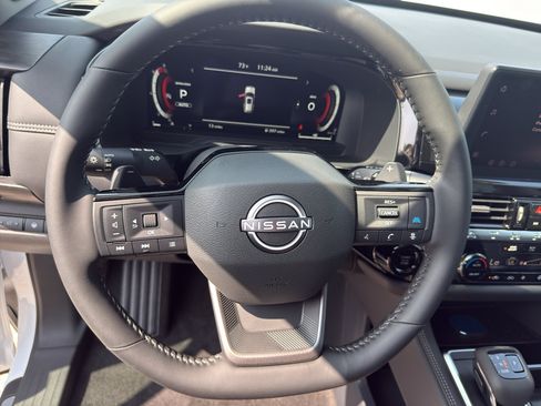 New 2026 Nissan Pathfinder Platinum AWD/4WD image 16