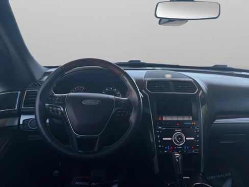 Used 2018 Ford Explorer Platinum AWD/4WD image 29