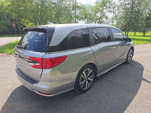 Used 2023 Honda Odyssey Touring image 3