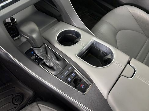 Used 2019 Toyota Avalon XSE image 22