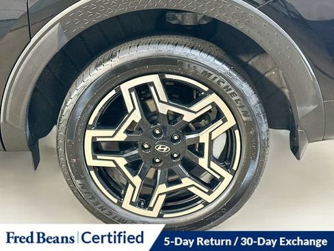 Certified 2025 Hyundai Santa Cruz Limited AWD/4WD image 9