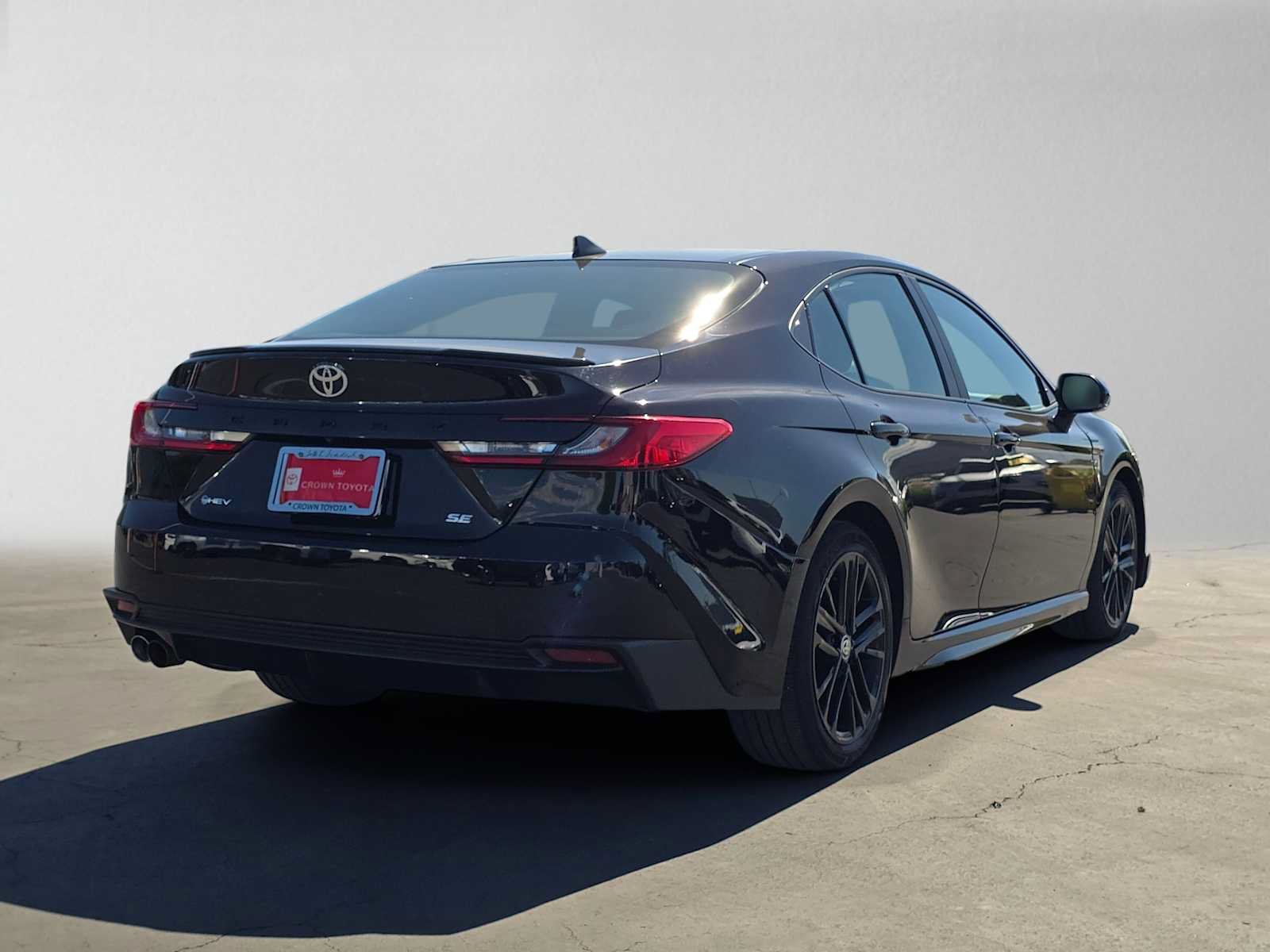 Certified 2025 Toyota Camry SE FWD image 3