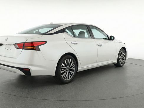 Used 2025 Nissan Altima 2.5 SV image 9