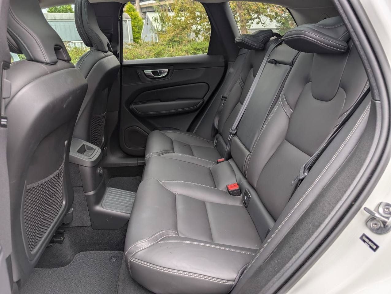 Used 2022 Volvo XC60 T8 Inscription w/ Advanced Package AWD/4WD image 11