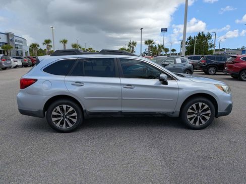 Used 2017 Subaru Outback 2.5i Limited AWD/4WD image 3