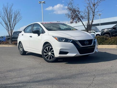 Used 2020 Nissan Versa S image 3