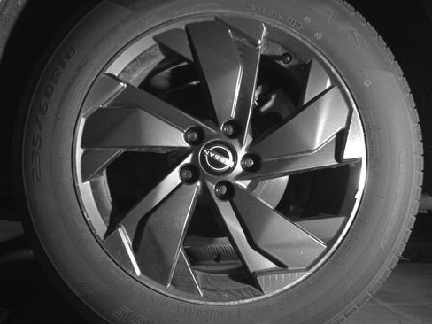 Used 2025 Nissan Rogue SV FWD image 14