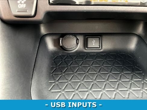 Used 2021 Toyota RAV4 XLE w/ Protection Package (TMS) AWD/4WD image 16