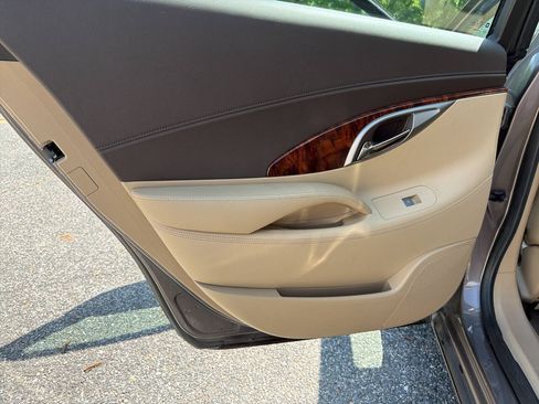 Used 2012 Buick LaCrosse Premium FWD image 20
