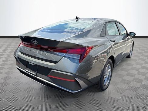 New 2026 Hyundai Elantra SE image 7