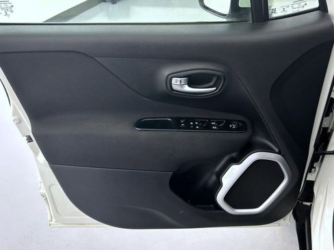 Used 2021 Jeep Renegade Latitude image 9