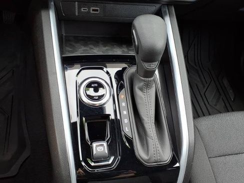 Used 2024 Chevrolet Colorado W/T AWD/4WD image 22