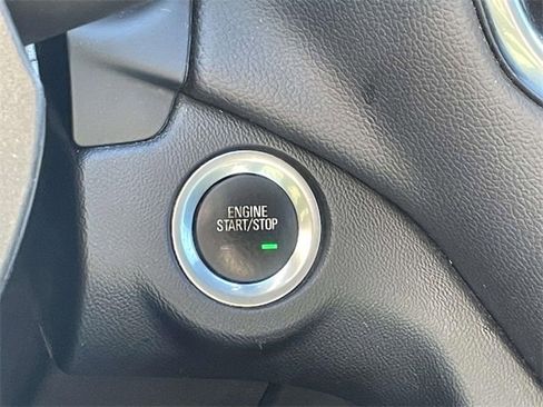 Used 2021 Chevrolet Equinox LT image 25