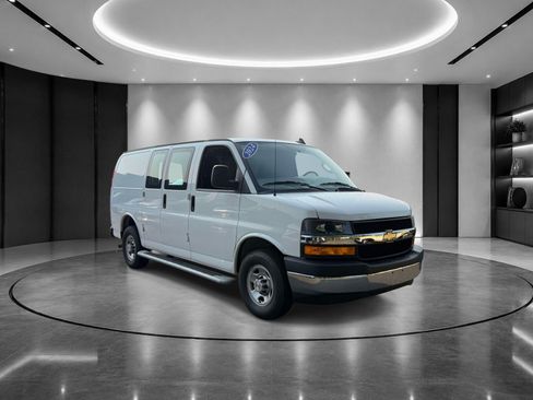 Used 2024 Chevrolet Express 2500 w/ Driver Convenience Package RWD image 2