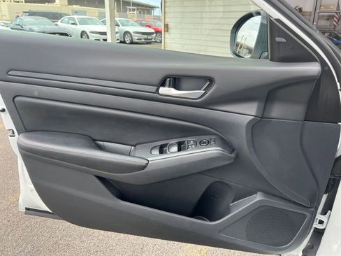 Used 2025 Nissan Altima 2.5 SV image 18