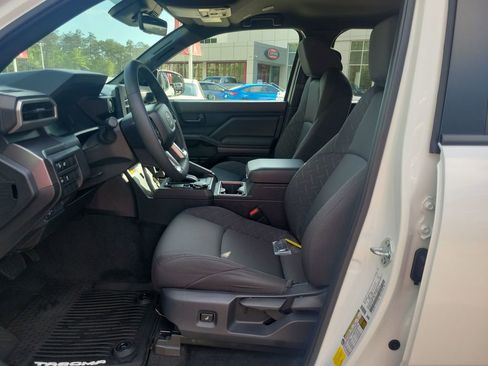Used 2025 Toyota Tacoma SR5 image 15