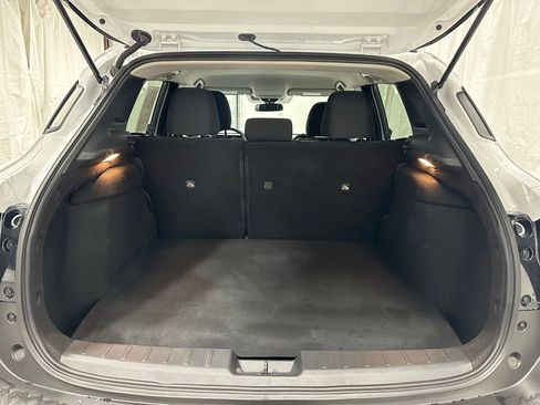 Used 2025 Nissan Kicks SV AWD/4WD image 42