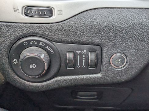 Used 2014 Jeep Cherokee Trailhawk w/ Comfort/Convenience Group AWD/4WD image 8