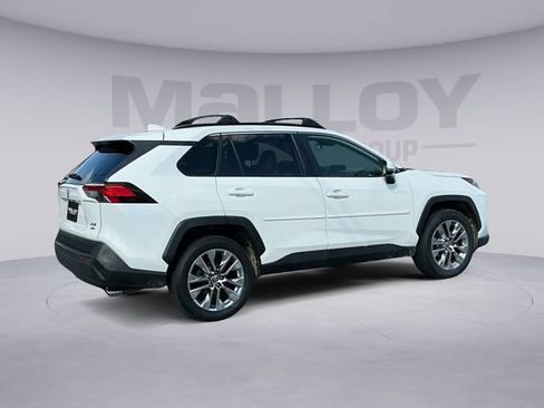 Used 2019 Toyota RAV4 XLE Premium w/ Cold Weather Package AWD/4WD image 5