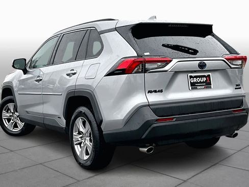 Used 2022 Toyota RAV4 XLE image 11