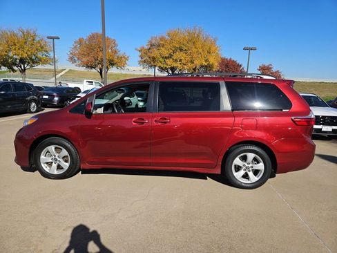 Used 2020 Toyota Sienna LE image 8