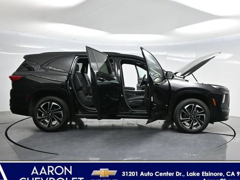 Used 2025 Buick Enclave Sport Touring FWD image 3