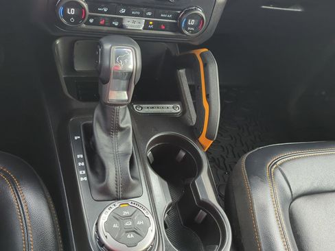Used 2024 Ford Bronco Badlands image 25