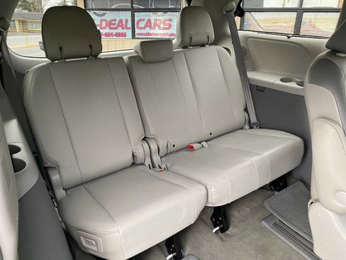Used 2012 Toyota Sienna Limited w/ Premium Pkg image 31