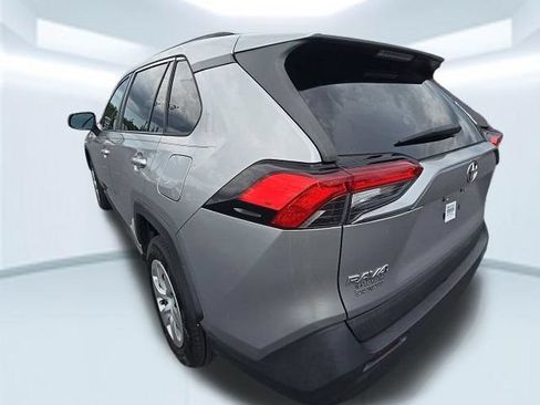 Used 2021 Toyota RAV4 LE FWD image 6