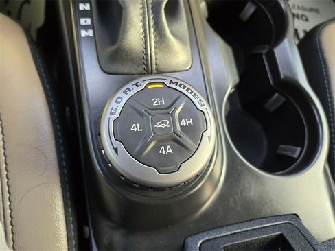 Used 2024 Ford Bronco Wildtrak image 17