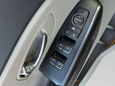 Used 2019 Kia Sedona EX FWD image 21