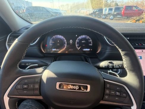 Used 2023 Jeep Grand Cherokee Limited image 44