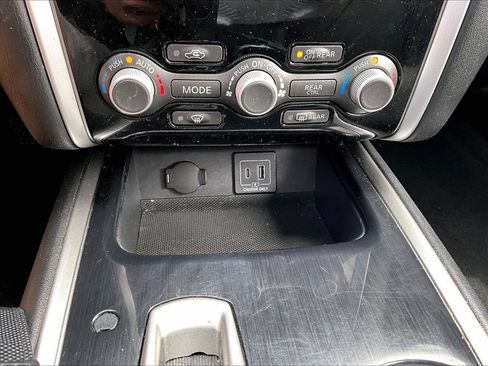 Used 2019 Nissan Pathfinder SV AWD/4WD image 21