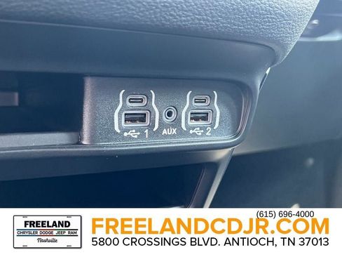 New 2025 Chrysler Pacifica Select image 19