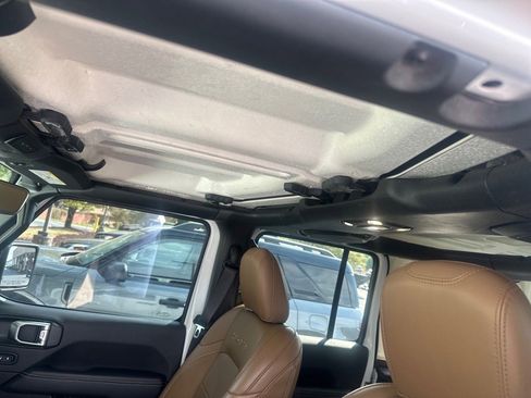 Used 2023 Jeep Wrangler Sahara w/ Cold Weather Group image 18