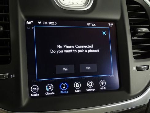 Used 2022 Chrysler 300 Touring w/ Sport Appearance Package image 33