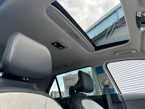 New 2026 Kia Niro SX Touring FWD image 17