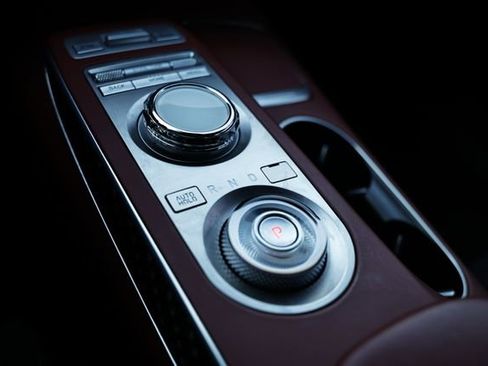 Used 2022 Genesis GV70 3.5T Sport w/ Sport Prestige Package image 39