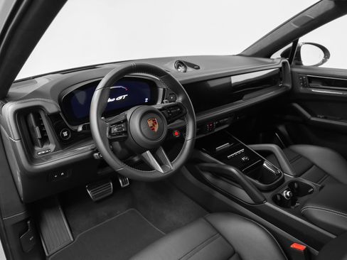 Certified 2025 Porsche Cayenne Turbo GT AWD/4WD image 4