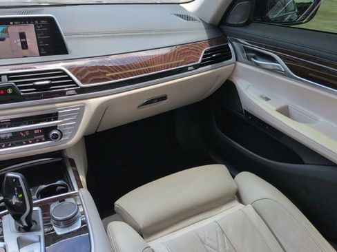 Used 2022 BMW 750i xDrive w/ Luxury Rear Seating Package AWD/4WD image 16