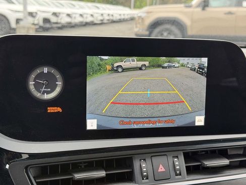 Used 2024 Lexus ES 350 w/ Premium Package FWD image 11