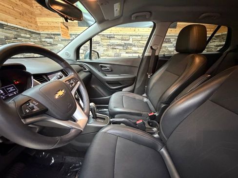 Used 2018 Chevrolet Trax LT w/ LT Convenience Package image 11
