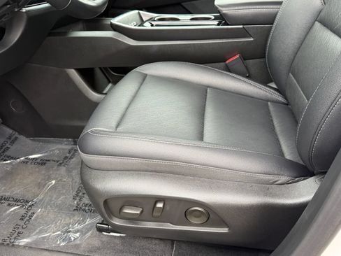 Used 2025 Chevrolet Equinox LT w/ Convenience Package II AWD/4WD image 14