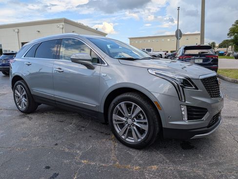 Used 2025 Cadillac XT5 Premium Luxury w/ Technology Package FWD image 2